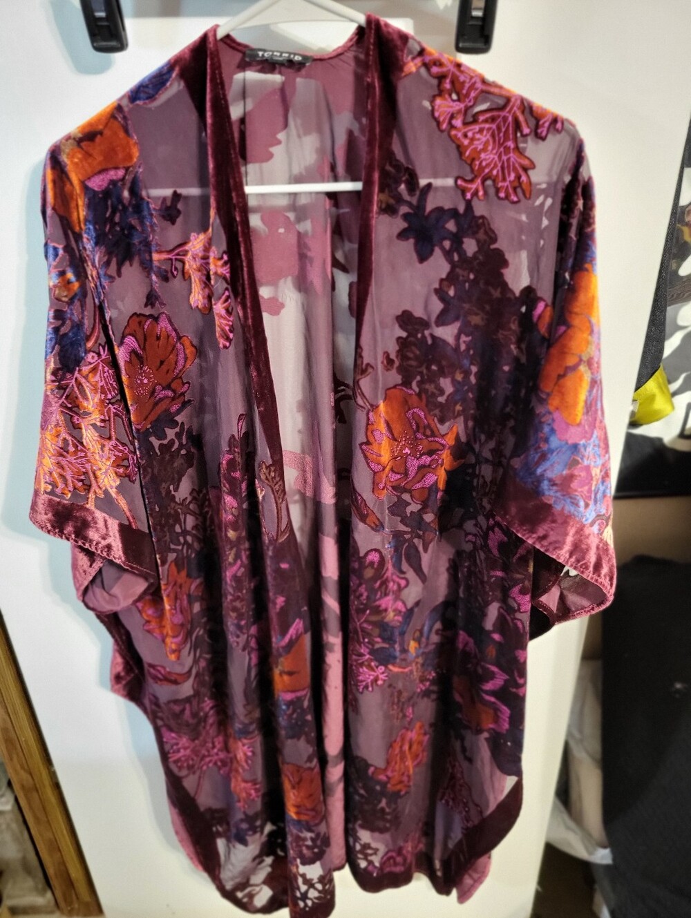 TORRID BURGUNDY VELVET AND LACE DUSTER SZ 2